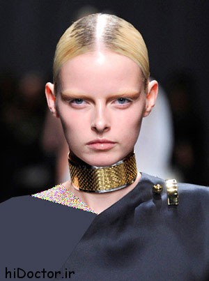 عکس چشمانی برجسته و ابروهایی سفید شده در مدل Givenchy