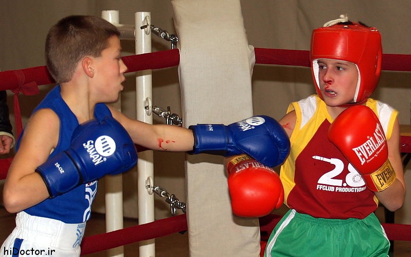 800px-Boxing_children_-_bloody_nose