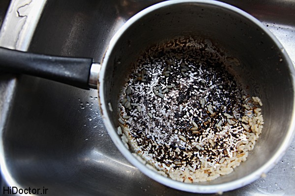 burnt black rice pot  قابلمه‏ های سوخته و تـَه ‏گرفته را اینگونه بشوئید