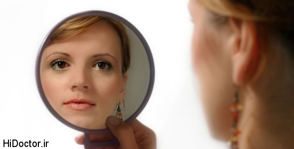 woman-looking-in-mirror