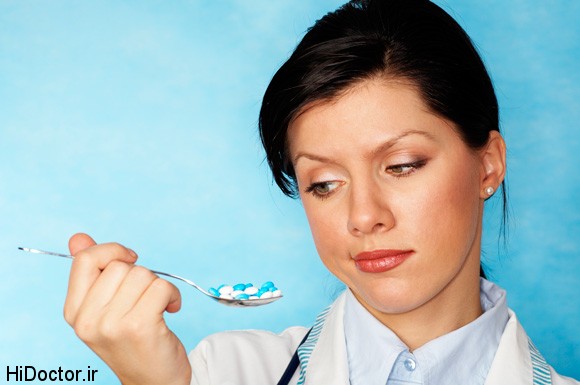 woman-holding-a-spoon-full-of-pills