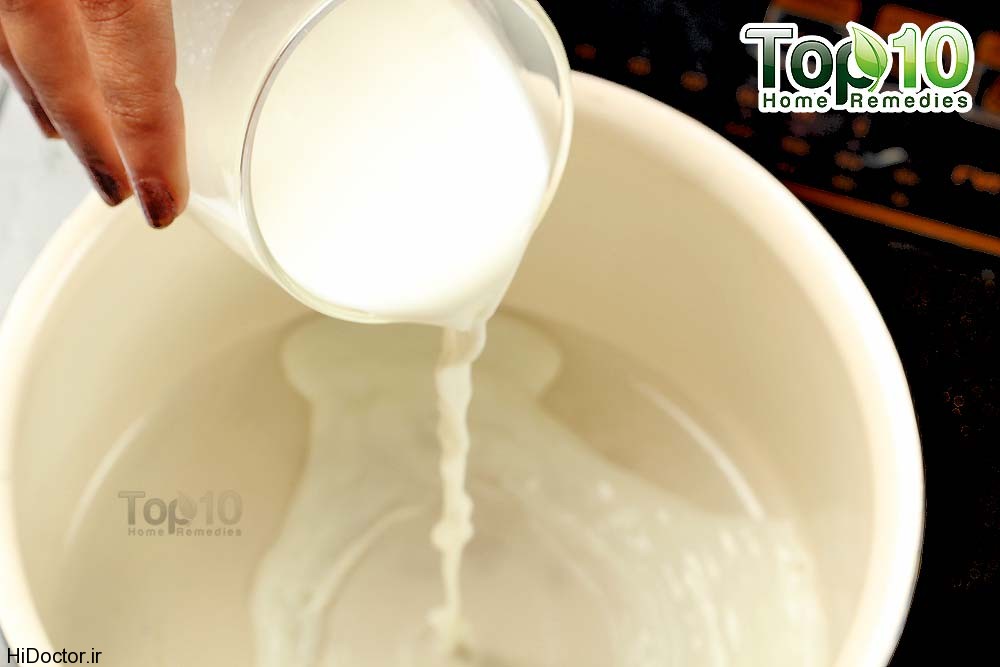 spiced turmeric milk step1 شیرزردچوبه نوشیدنی معجزه آسای خانگی