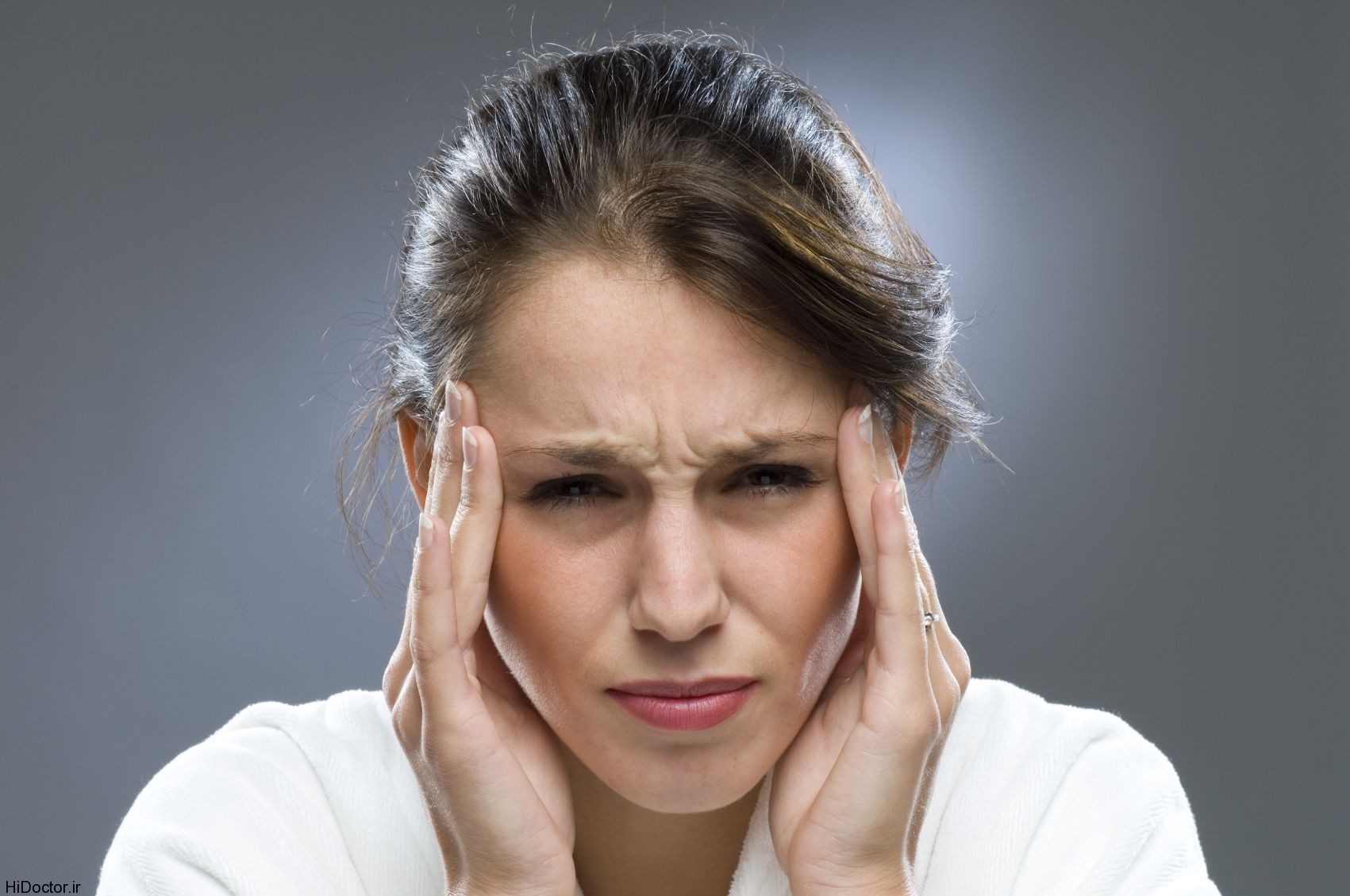 woman headache انواع و اقسام سردردهای عصبی را بشناسید