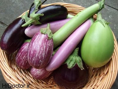 aubergine-preparing