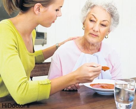 elderly patient feeding وضعیت خورد و خوراک سالمندان چگونه باید باشد