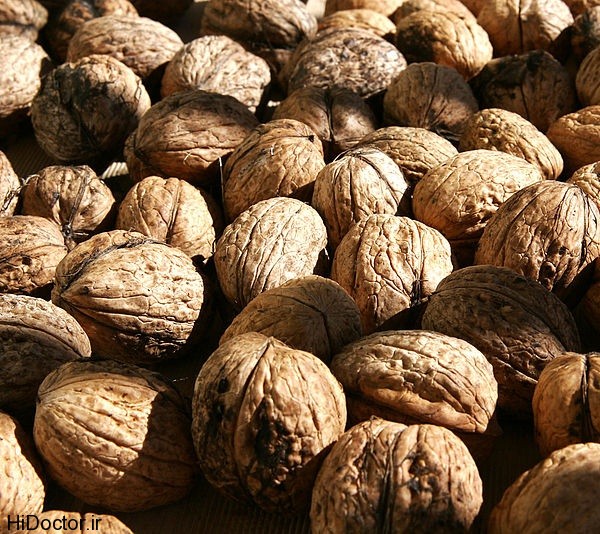 800px-Walnuts02