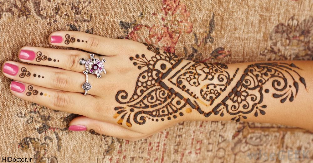 henna-tattoo-on-arm-and-hand
