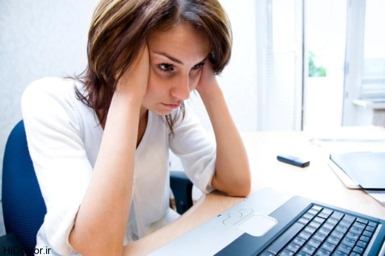 frustrated-woman-at-computer