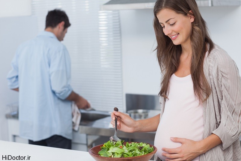pregnant-woman-with-salad-pregnancy-nutrition