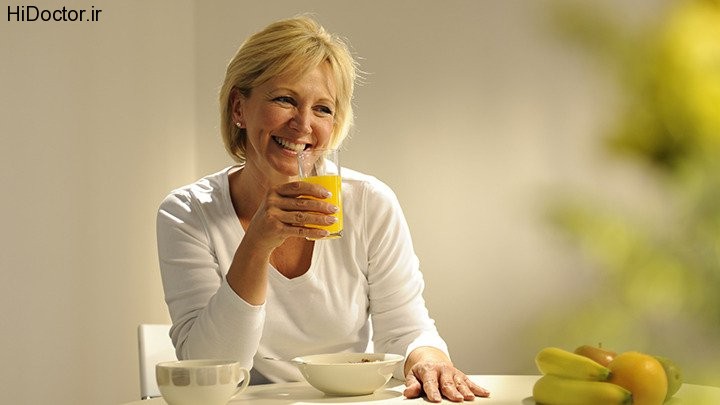 older-woman-eating-breakfast-foot-720x405