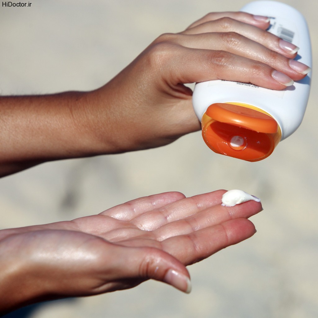 sunscreen-hands-beach