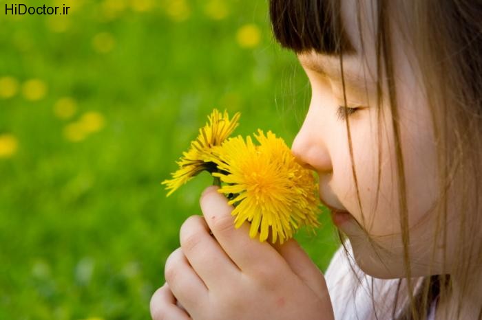 child-smelling-flower