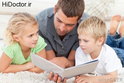 dad-reading-with-two-children