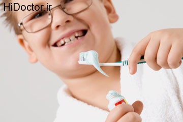 child-eat-fluoride-toothpaste-1