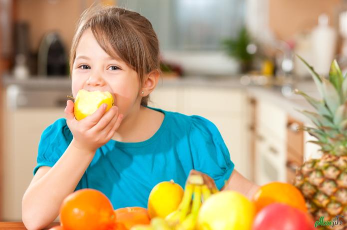 اطلاعات کامل درباره ی میوه خوردن کودکان