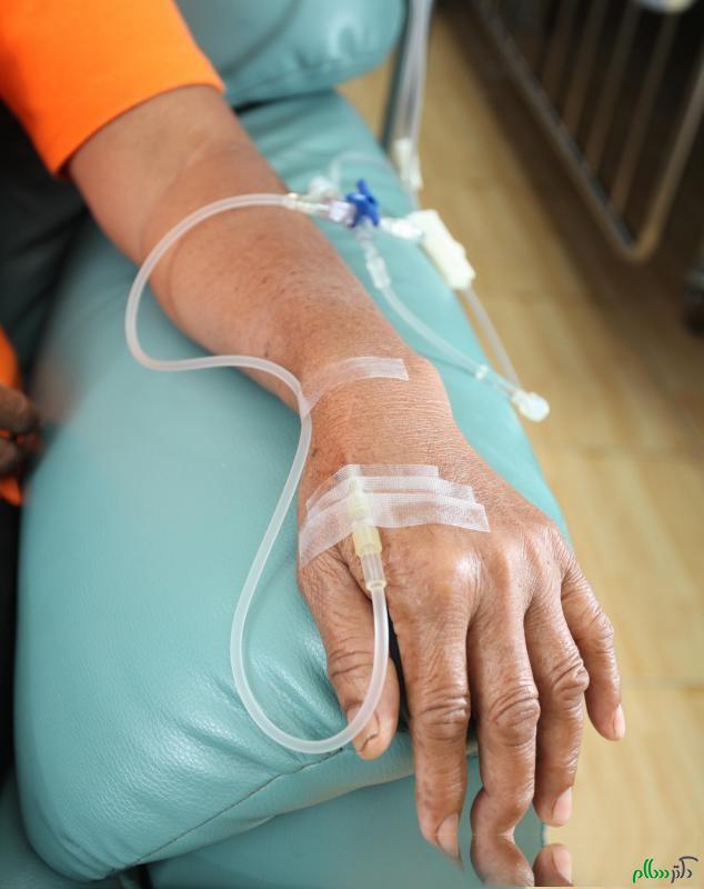 woman-receiving-iv-chemotherapy