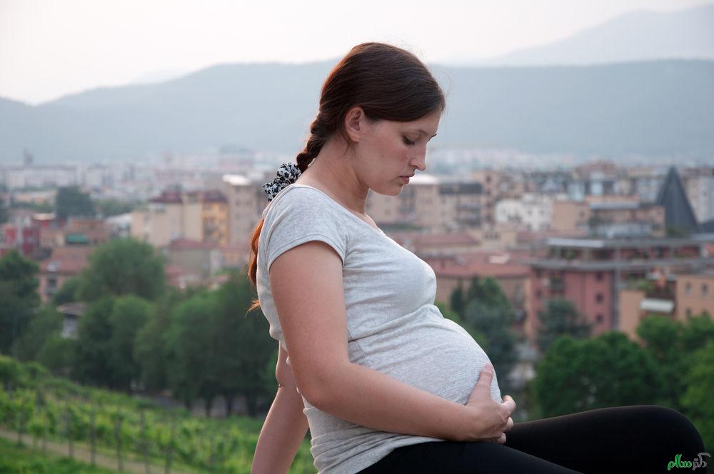pregnant-woman-outside-120808