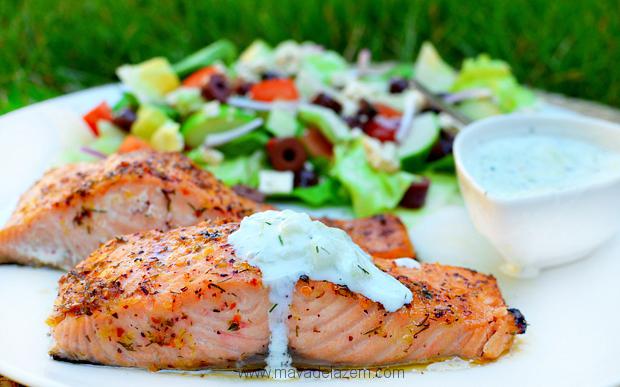 salmon-withtzatziki-sauce-by-picture-the-recipe1