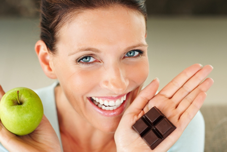 woman-with-apple-and-chocolate-horiz