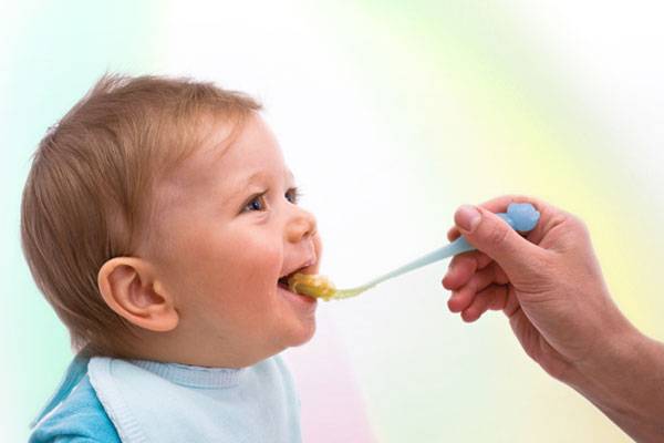 غذا دادن به کودک