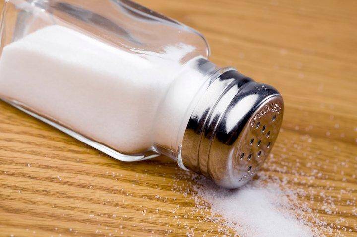 میزان بالایی از سدیم مصرف نمک سردردهای شدید بررسی میگرن ابتلا به میگرن 