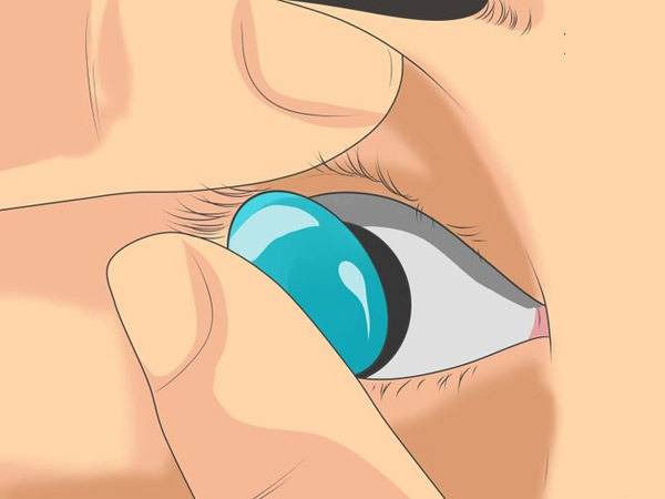 آموزش گذاشتن لنز در چشم