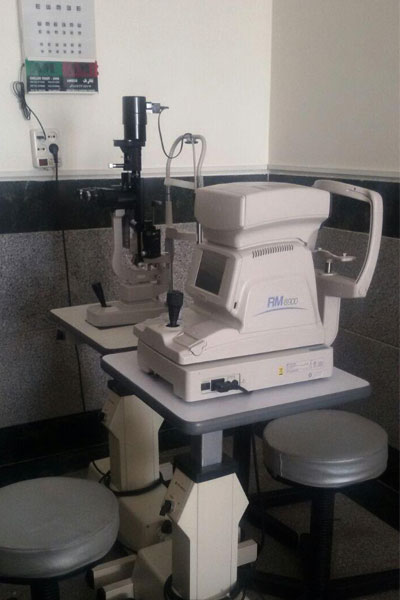 عمل لیزیک درمان های چشمی در کلینیک ساج درمان عفونت چشم درمان آب مروارید تونومتری بدون تماس 