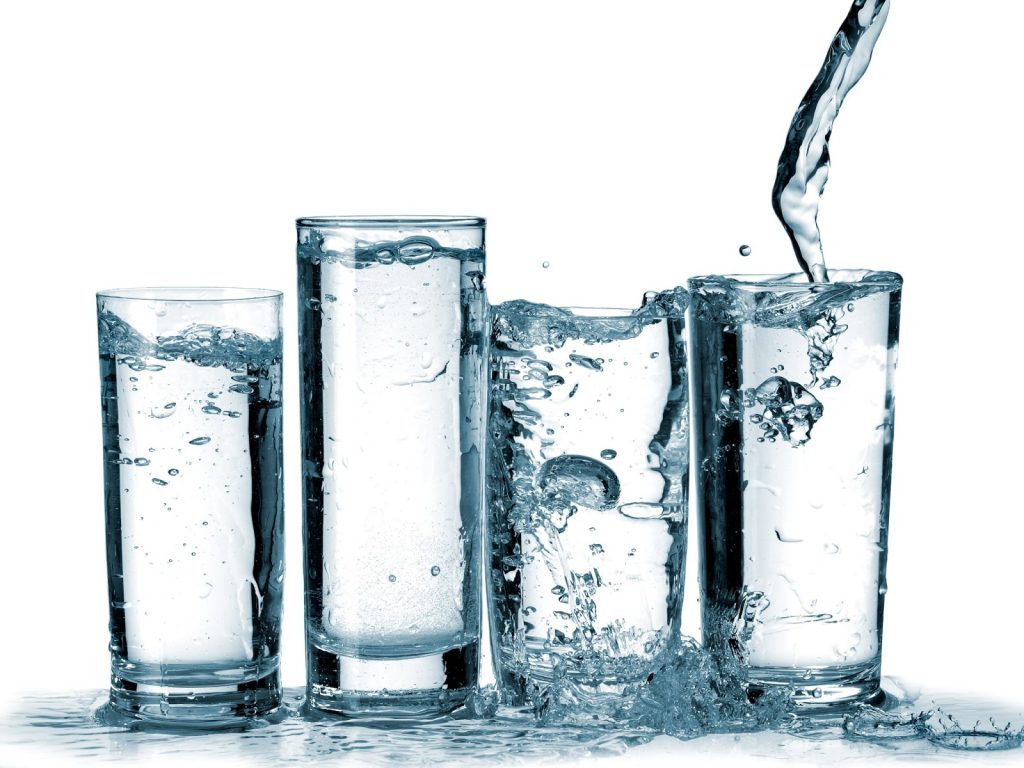 پیامدهای نوشیدن آب به همراه غذا