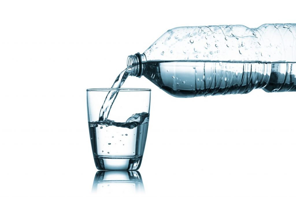 پیامدهای نوشیدن آب به همراه غذا