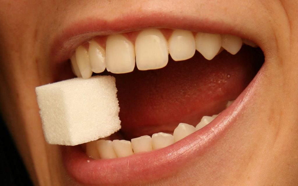 تاثیر شیرینی جات بر سلامت دهان و دندان