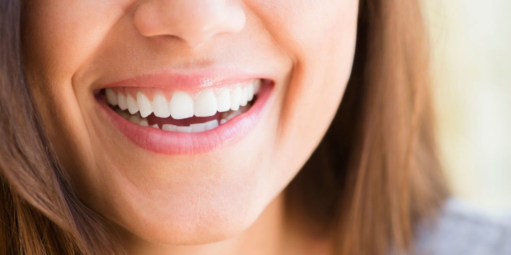 6 علت زرد شدن دندان