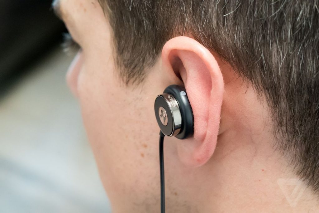 خطرات هدفون برای سلامت شنوایی