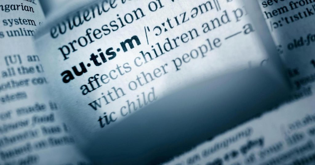 بررسی علائم اوتیسم و روش های درمان این بیماری