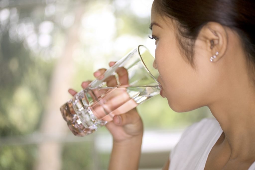 مزایای  نوشیدن آب برای مغز و اعصاب