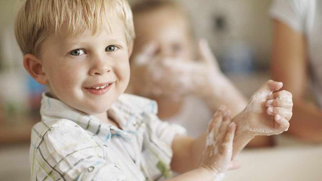 اهمیت شستن دست ها برای خردسالان