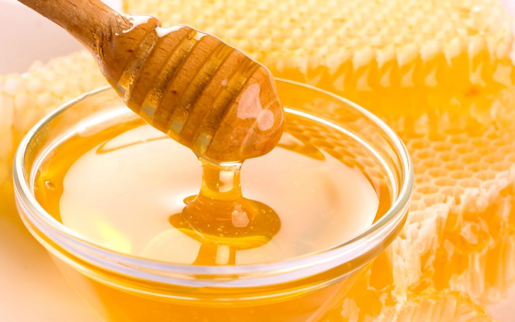 عوارض مصرف عسل با خربزه و کشمش