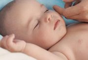 جلوگیری از فشار و مالش به پوست نوزادان در دوران شيرخوارگي