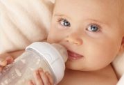 درمان مشکل اسهال کودک با شیر مادر