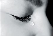چرا در هنگام ناراحتی باید گریه کنیم؟