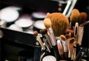 پوست های حساس و مبتلا به اگزما در هنگام آرایش به چه نکاتی باید توجه کنند
