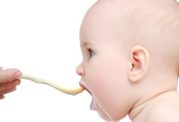 نکاتی مهم در مورد غذای کمکی نوزاد