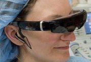 با عینک ویدئویی استرس بیماران را از بین ببرید
