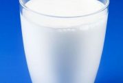 شیر بنوشید تا دچار بیماریهای استئو آرتریت  زانو نشوید