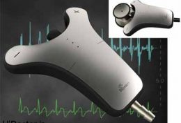 یک گوشی پزشکی به انضمام  یک دستگاه نوار قلبی