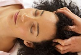 مراقبت از مو: روغن های طبیعی برای تقویت موهای آسیب دیده