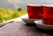 نوشیدن چای با خرما و توت خشک ممنوع