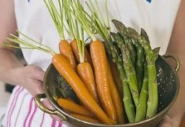 آیا مطمئن هستید که  سبزیجات به بلند شدن قد کمک میکند؟