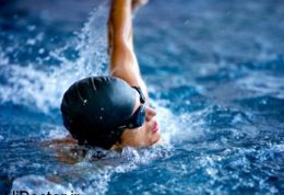 با  8 حرکت ورزشی در آب به تناسب اندام برسید