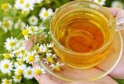 ۱۰  فایده چای بابونه برای سلامت پوست و مو