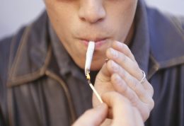بکار بردن تنباکو سبب عفونت دهان میشود